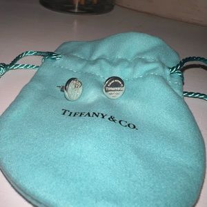 Tiffany & Co : Return to Tiffany circle stud earrings